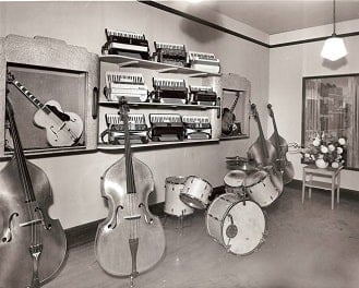 Vintage Groth Music showroom